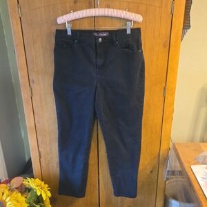 117 Gloria Vanderbilt  Black Ankle Jeans